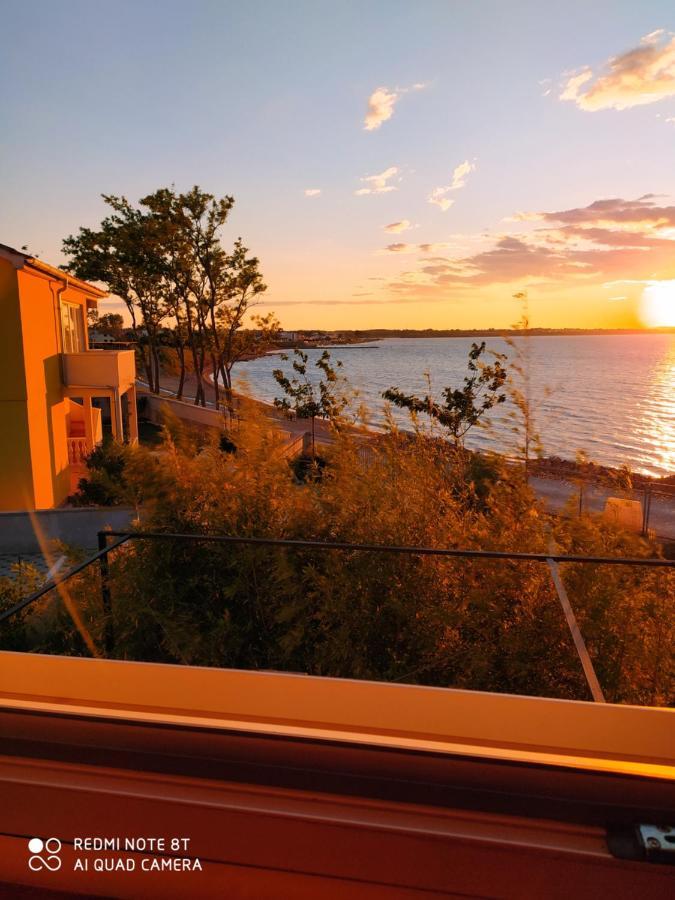 Apartman Joy Nin Exteriör bild